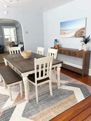 Dining - Beach Escape, 3bed/1bath, 6 min walk to Beach (Ventnor City)