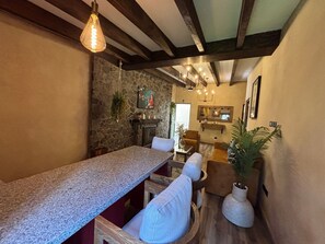 Exclusive Apartment | Dining - Departamento Sasha (Val'Quirico)