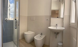 Dobbelt- eller tomannsrom – comfort | Bad | Dusj, hårføner, håndklær og såpe