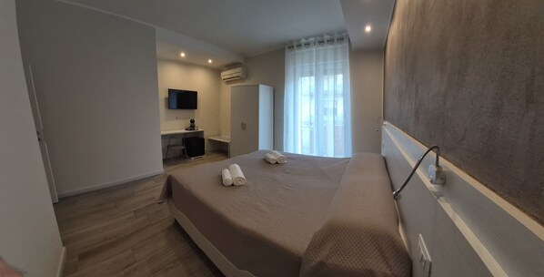 Deluxe Double or Twin Room, Balcony | Down comforters, memory foam beds, desk, laptop workspace - Seaside Holidays Guest House (Alghero)