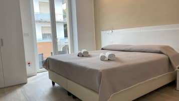 Camera Deluxe con letto matrimoniale o 2 letti singoli, balcone | Una scrivania, postazione laptop, tende oscuranti, Wi-Fi gratuito