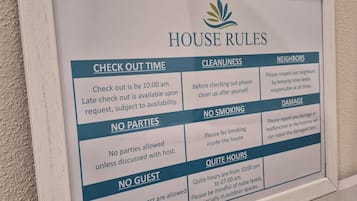 Comfort-værelse med dobbeltseng eller 2 enkeltsenge | Dundyner, senge med madrasser af memory foam, skrivebord