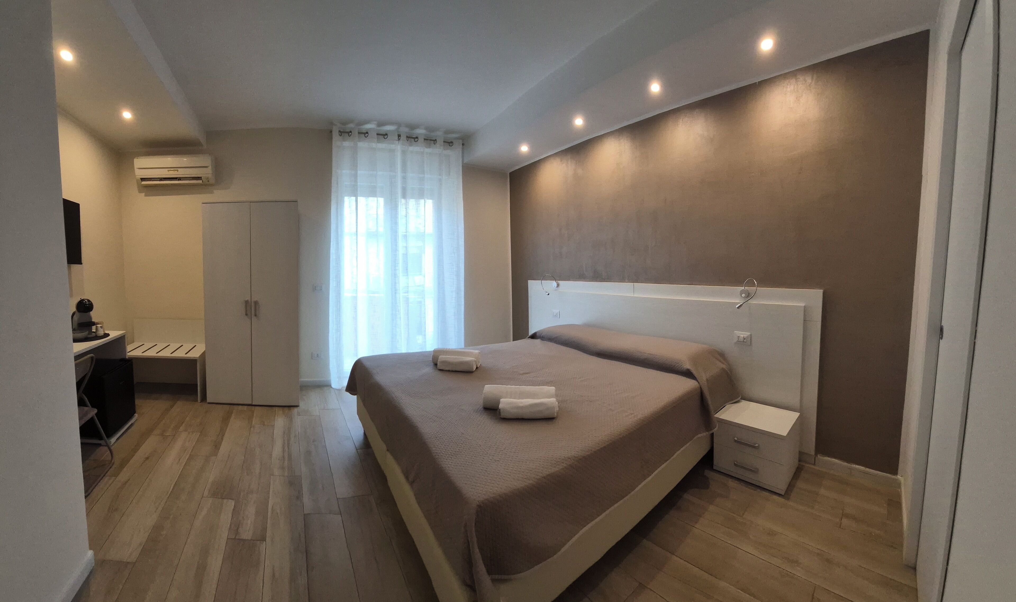 Deluxe Double or Twin Room, Balcony | Desk, laptop workspace, blackout drapes, free WiFi