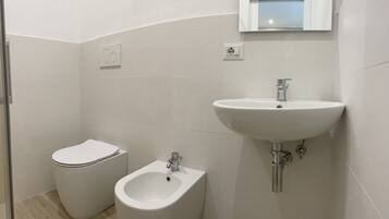 Chambre Confort Double ou avec lits jumeaux | Salle de bain