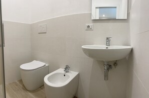 Chambre Confort Double ou avec lits jumeaux | Salle de bain