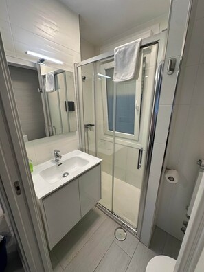 Shower, hair dryer, towels, soap - Cool Vialia (Vigo)