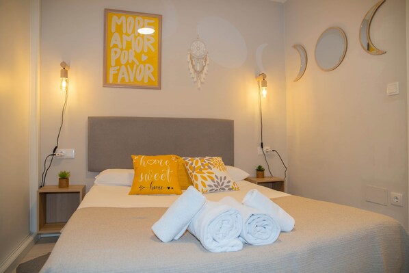 3 quartos, escrivaninha, ferros/tábuas de passar roupa