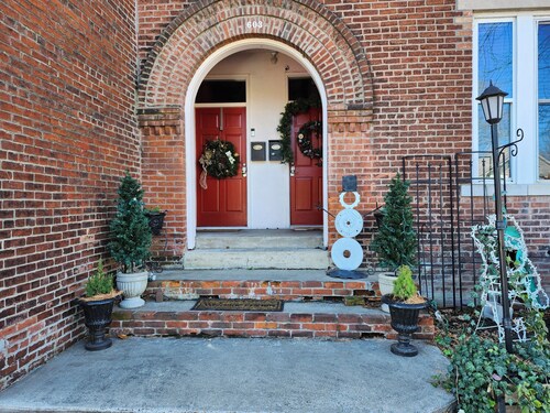 Charming 2-bedroom apartment in Historical Lowertown Art District Paducah