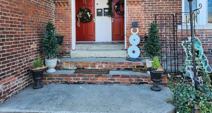 Charming 2-bedroom apartment in Historical Lowertown Art District Paducah