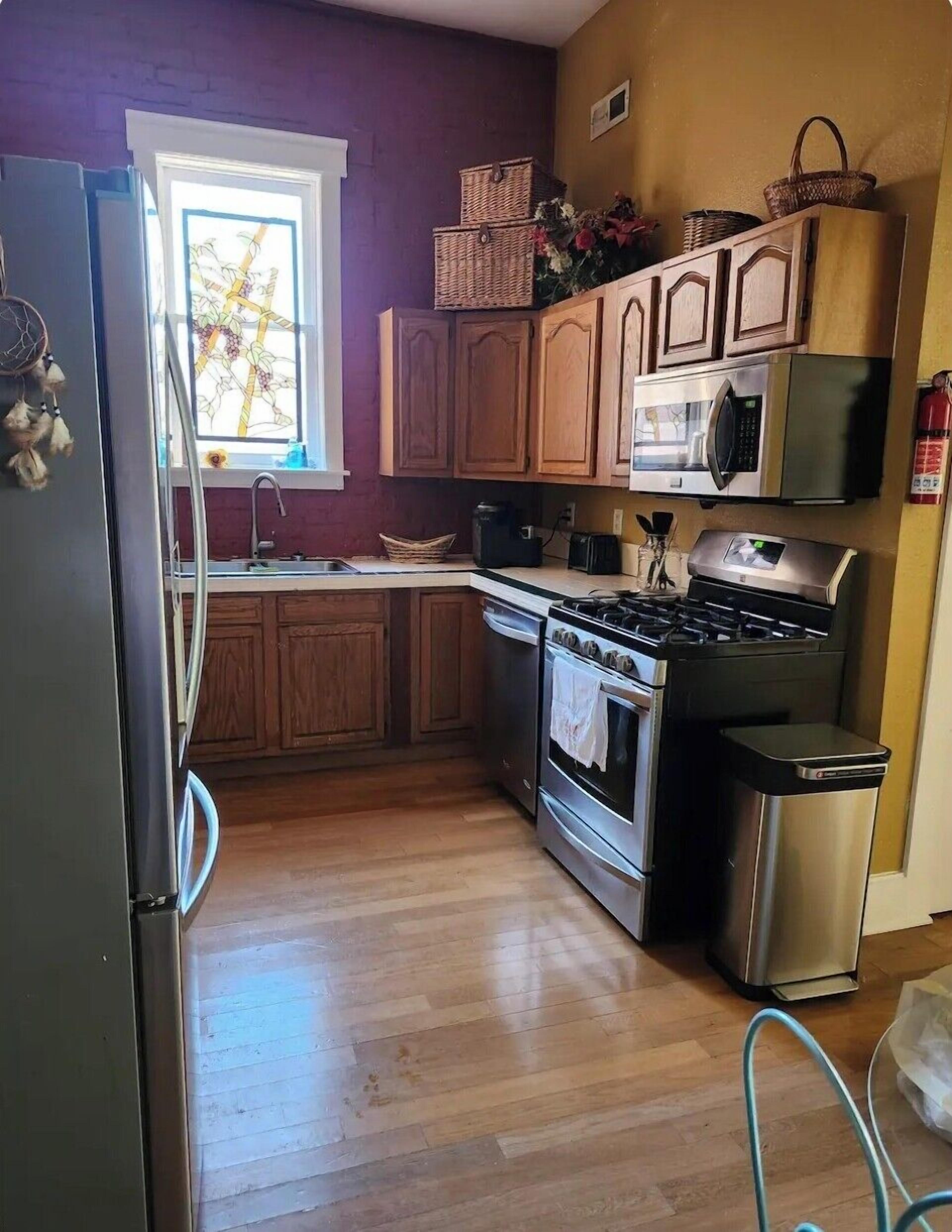 冰箱、微波炉、烤箱、炉灶