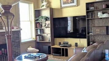 Televisor intel·ligent, llibres i estèreo