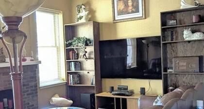 Charming 2-bedroom apartment in Historical Lowertown Art District Paducah