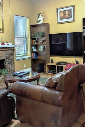 تلفزيون ذكي، كُتُب�، ستيريو