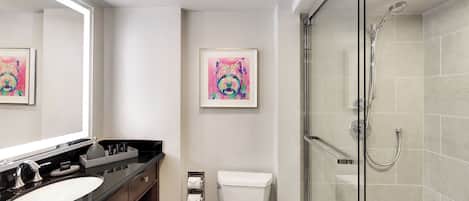 Boblebad, hårføner, håndklær og såpe