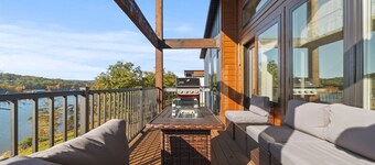 Lakefront Escape w/ 2 Living Rooms, Hot Tub, Arcade