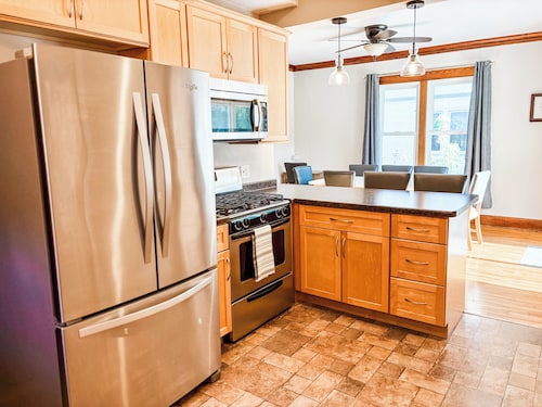 Pac-Man House: Spacious 4-bedroom house in charming Oshkosh