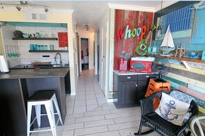 Refrigerador, microondas, parrilla de estufa y lavavajillas