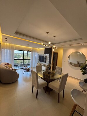 Télévision, chaîne hi-fi