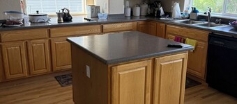 Enchanting 2-bedroom house with AC in Denver