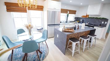 Micro-ondes, four, plaque de cuisson, lave-vaisselle