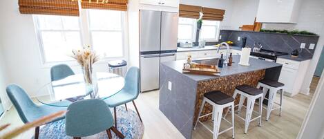 Microones, forn, placa de cuina i rentaplats