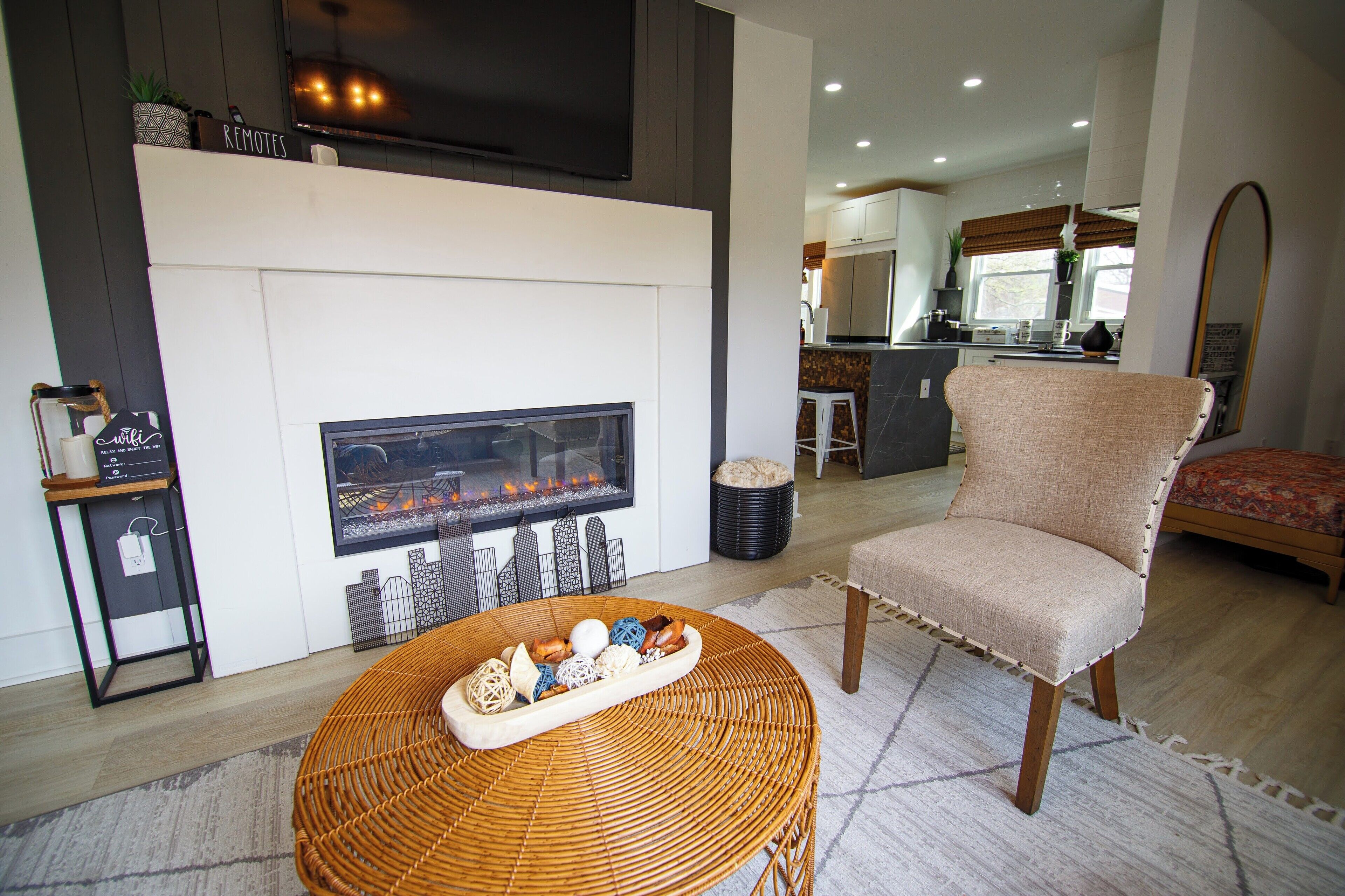 Télévision, cheminée