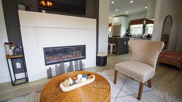 Télévision, cheminée