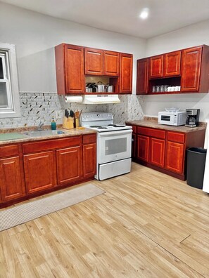 Microwave, oven, stovetop - Spacious & Cozy 3-bedroom with laundry & gym, near NYC! (Newark)