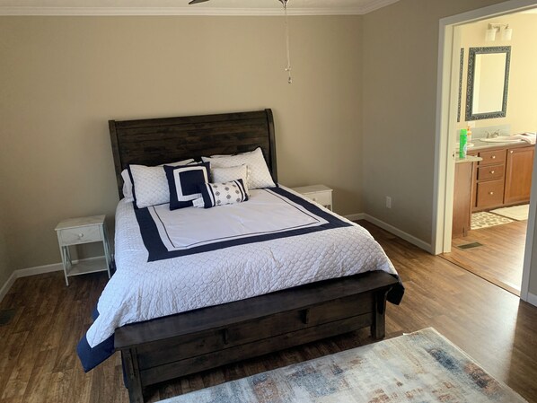 Iron/ironing board, Internet, bed sheets