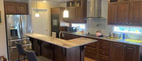 Micro-ondes, four, plaque de cuisson, lave-vaisselle