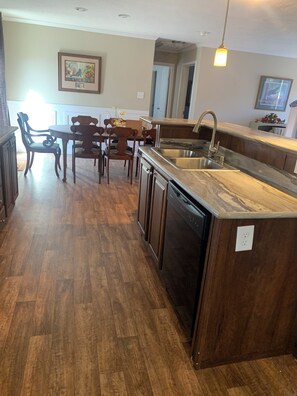 Microonde, forno, piano cottura, lavastoviglie