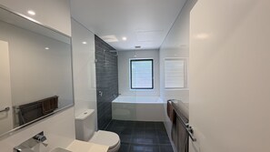Shower - Charming 2-Bedroom Unit with Stunning Back Creek Views (South West Rocks)