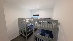 2 bedrooms, WiFi - Charming 2-Bedroom Unit with Stunning Back Creek Views (South West Rocks)