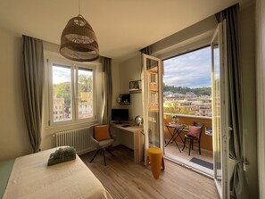 Iron/ironing board, WiFi, bed sheets - Vatican, Bright Apartment with Sunset View (Roma)
