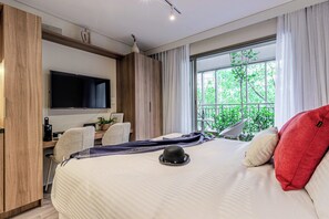 Studio Superior Couple | Individually decorated, individually furnished, laptop workspace - Charlie Le Jardin Pinheiros (São Paulo)
