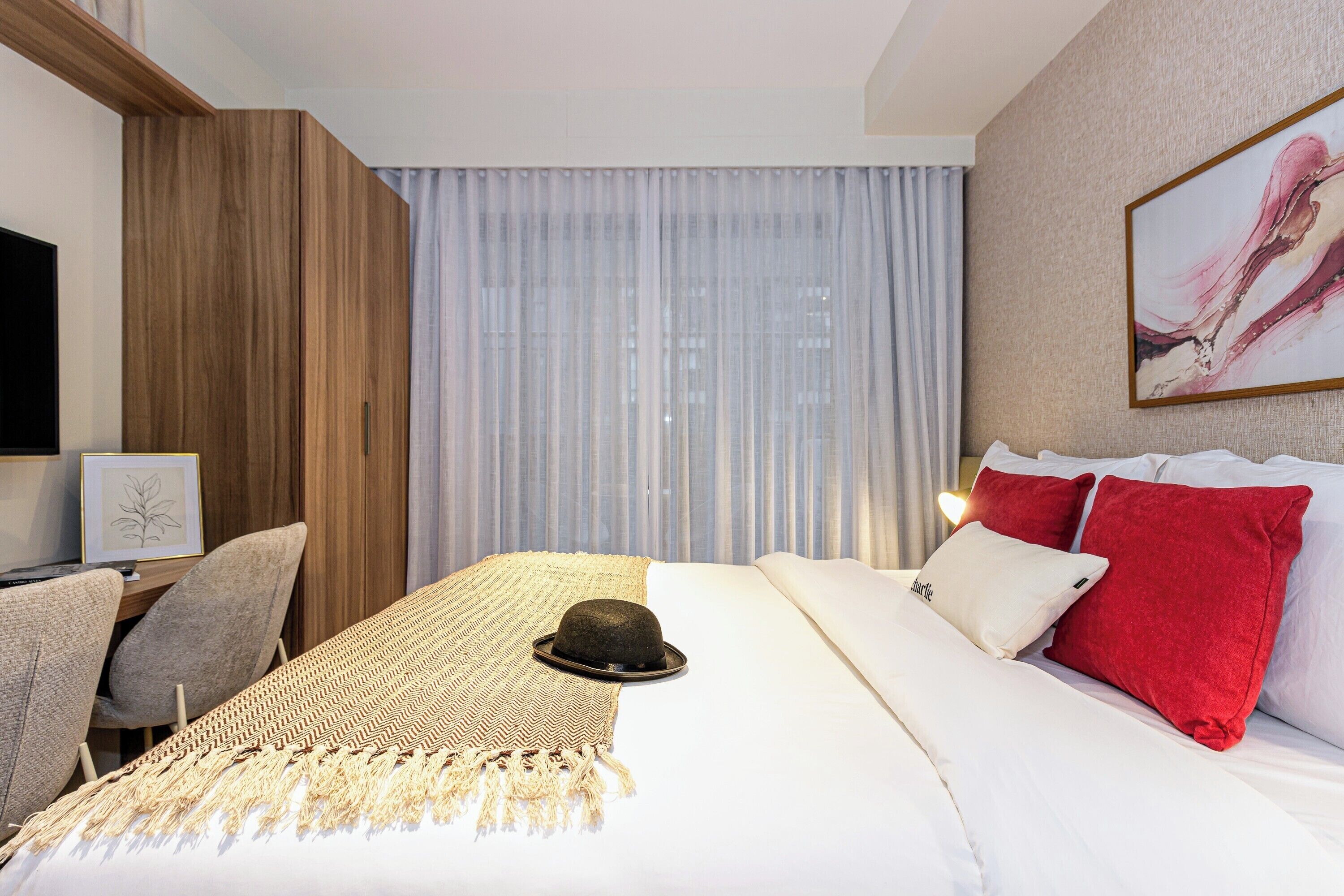 Studio Standard Casal | Individually decorated, individually furnished, laptop workspace