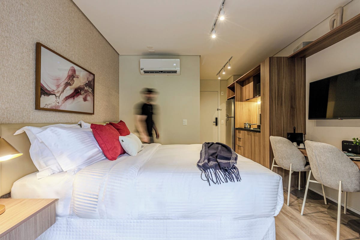 Studio Superior Couple | Individually decorated, individually furnished, laptop workspace