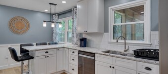 Relaxing Retreat Near North Hills & Downtown