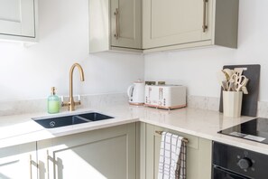 Private kitchen - Flat 8- 1 BR Apartment (Newport)