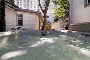 Iron/ironing board, free WiFi - 7BD Downtown Oasis Pool (Miami)