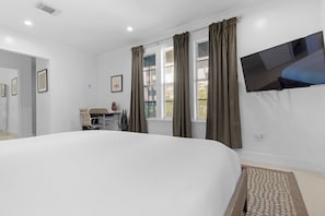 Iron/ironing board, free WiFi - 7BD Downtown Oasis Pool (Miami)