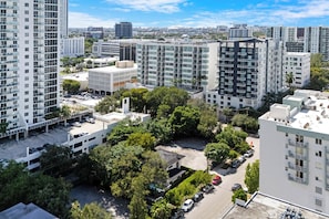 Iron/ironing board, free WiFi - 7BD Downtown Oasis Pool (Miami)