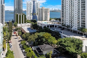 アイロン / アイロン台、WiFi (無料)