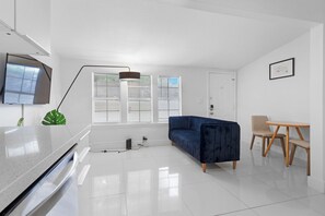 Iron/ironing board, free WiFi - 7BD Downtown Oasis Pool (Miami)