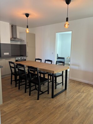 Dining - Spacious accommodation 15 minutes from Paris (Noisy-le-Sec)