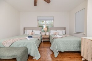 5 bedrooms, desk, iron/ironing board, travel cot