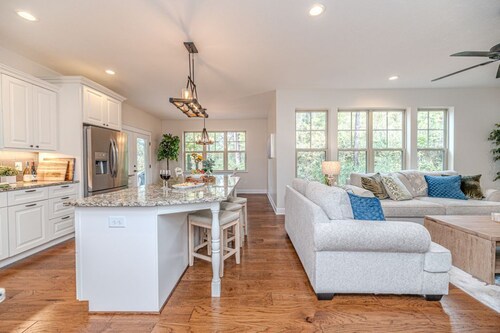 Elegant Pinehurst Retreat – 5BR/3.5BA, Sleeps 12 - Near Golf & Village