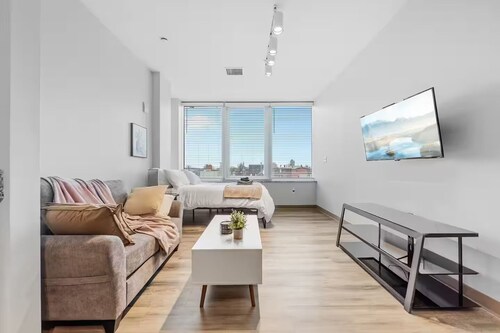 DT · Gym · Pet Friendly · 1 Bus to Clinic or CSU