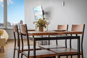 Dining - DT · Gym · Pet Friendly · 1 Bus to Clinic or CSU (Cleveland)