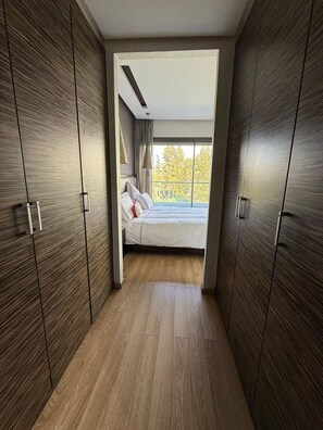 3 chambres, fer et planche à repasser, Wi-Fi, draps fournis